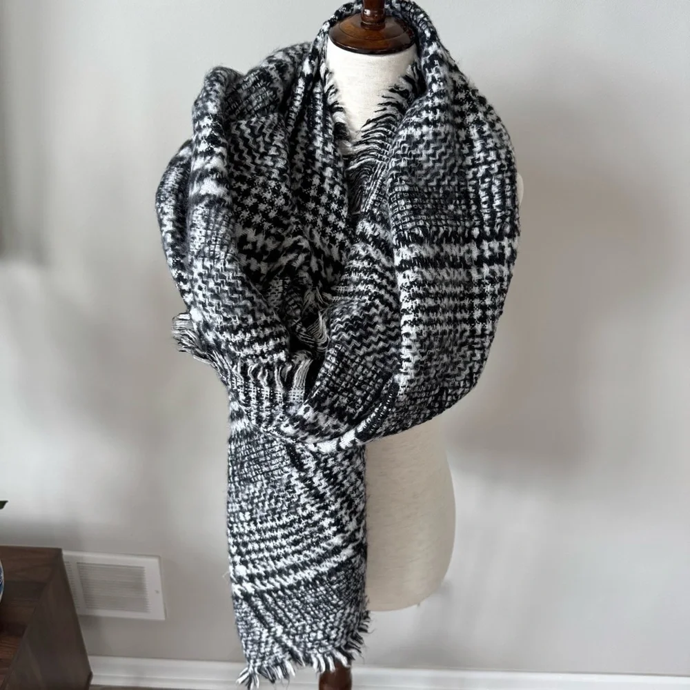 Express Houndstooth Cozy Black and White Scarf